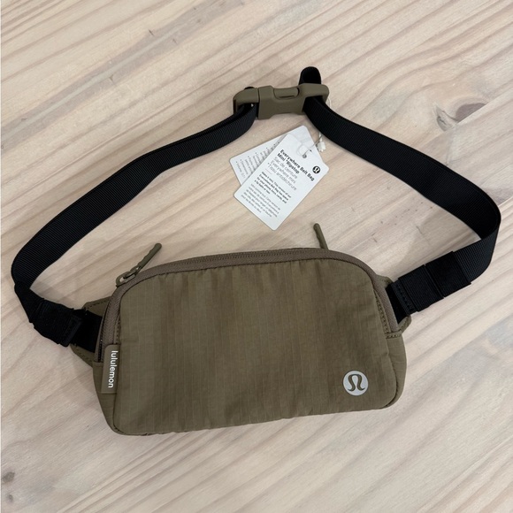 lululemon athletica belt bag mini - Picture 1 of 3